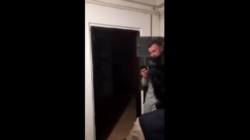 Прострелил колено коллектору (240p) mp4