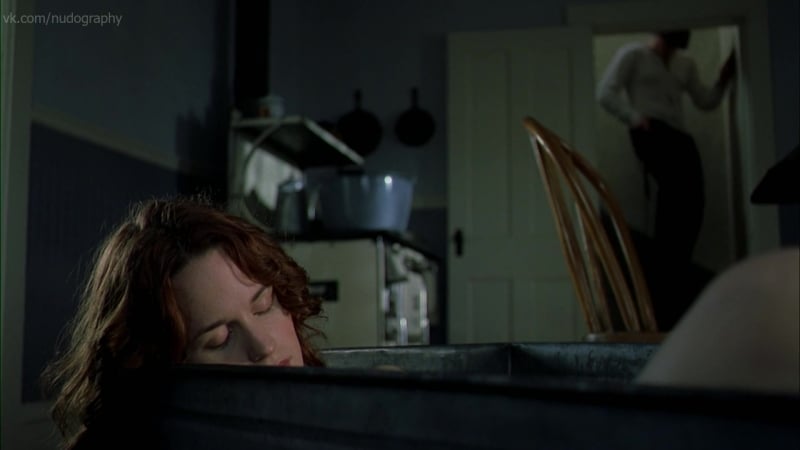 Элизабет ризер (elizabeth reaser) голая в фильме "рождённые ветром" (sweet land, 2005, али селим) 1080p