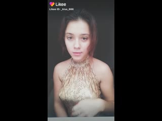 Тронула рукой свою грудь