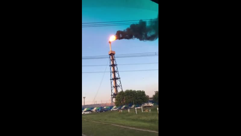 В капотне снова дымит факел нпз