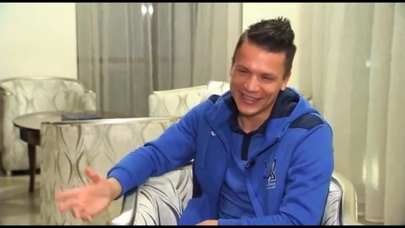 Євген коноплянка відповідає на запитання вболівальників