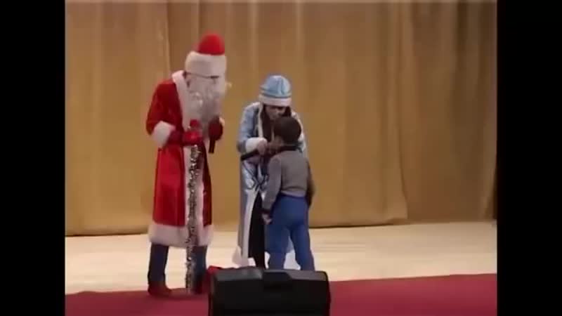 Мальчик послал дед мороза на х