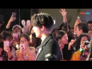 汪东城麟犀之夜走红毯 20171118 / взято у 千丝不成网