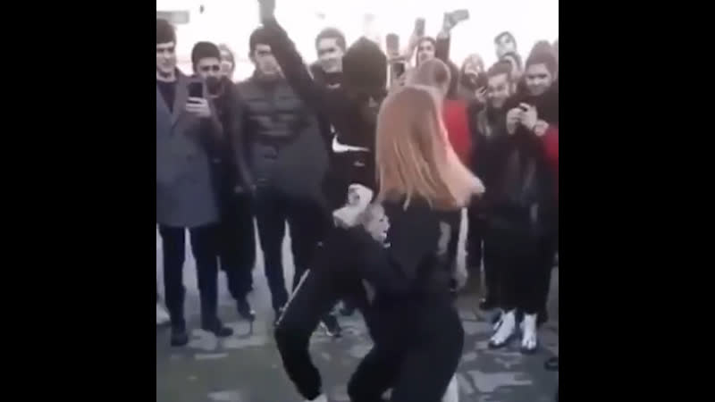 Студентов заставили извиниться за слишком горячие танцы