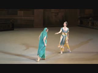 30 12 18 svetlana zakharova and olesya novikova la bayadere act i