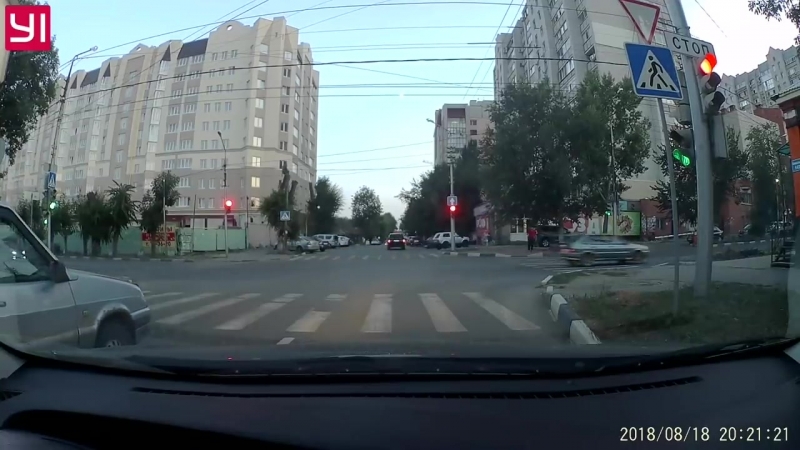 Замначальника отдела гибдд протаранил иномарку с беременной женщиной и ребенком