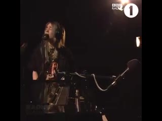 Billie eilish is performing a piano session with her brother finneas listen to the chillest show with @phily