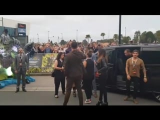 Chris hemsworth and taika waititi arrived at premiere