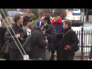 Penelope cruz asks new york to pucker up in support of world aids day 2008