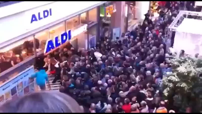 Немцы штурмуют магазин «aldi»