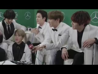 191207 jingle ball hatched chick rabbit they're in this you're me and i am you shit forever j ( 720 x 1280 ) mp4