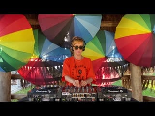 Aline rocha live @ sunshades & sunsets