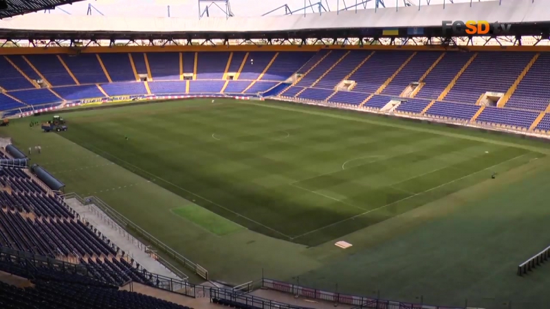 Шахтер проводит реновацию газона на оск металлист