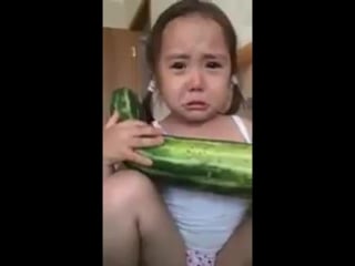 Девочка защищает своего друга кабачка )