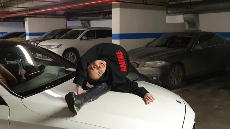 Contortion solo act on the bonnet