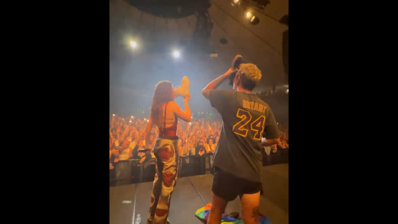 Cari doing a “shoey” – roundhouse, sydney |