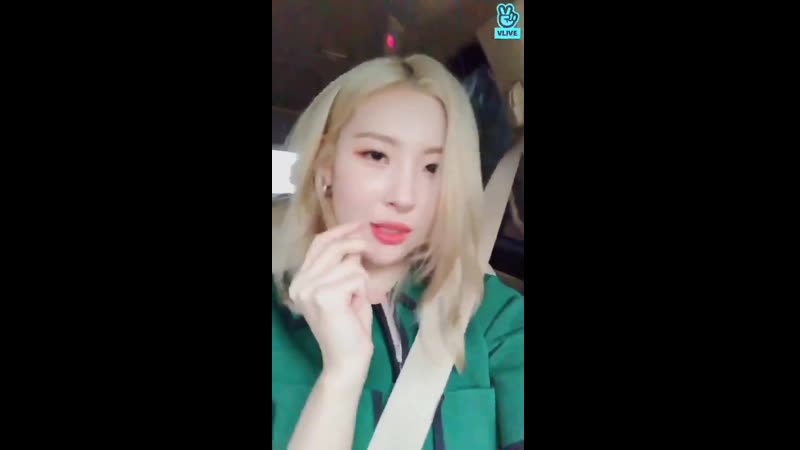 190905 sunmi singing chungha’s snapping during her v live 청하 chungha 선미 sunmi