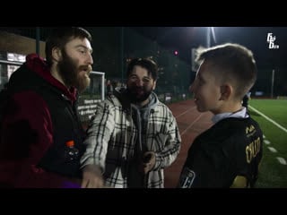 Взрослый мужик с бутылкой прессует мальчика видео