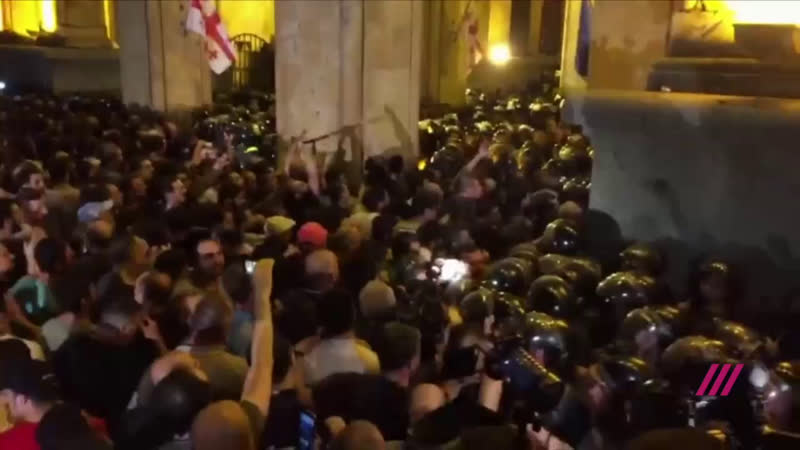 Тбилисцы протестуют после выступления депутата гд в парламенте грузии