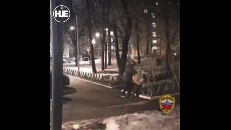 Избиение старушки в москве попало на камеру