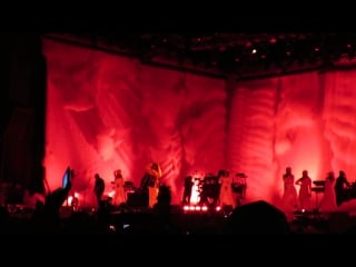 Rihanna pour it up/ bitch better have my money (santiago estadio nacional, chile, )