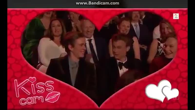 Henrik holm and tarjei s moe kiss cam gullrutten