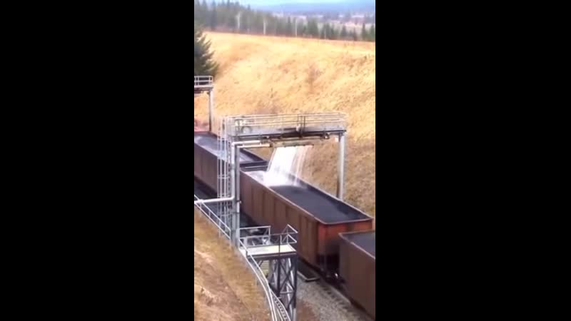 На уголь наносится полимерная связующая пена, чтобы держать пыль под контролем (vhs video)