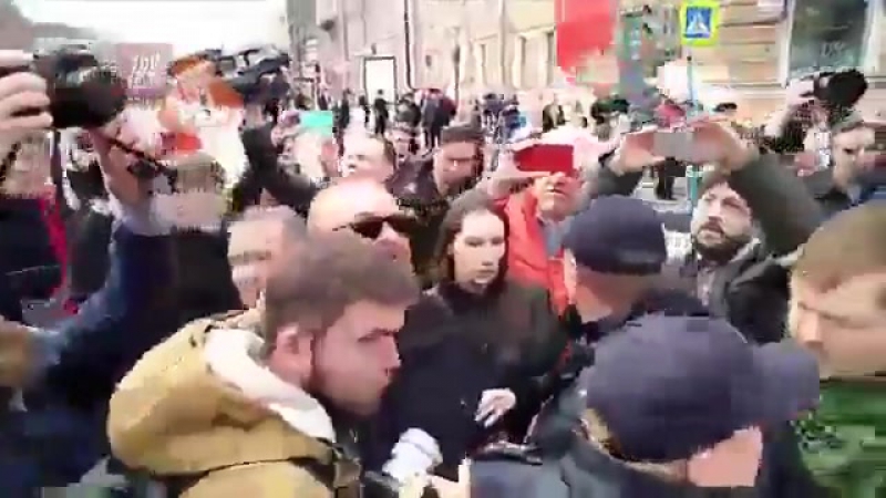 Виталий милонов устроил стычку с геями в центре