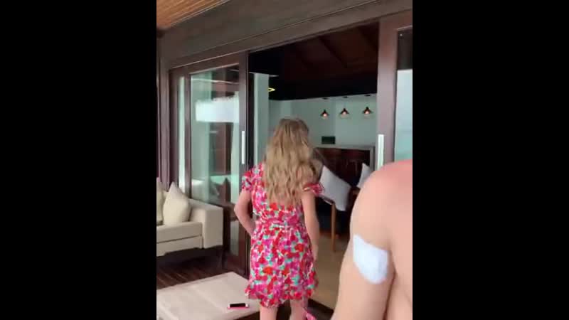 Милашка асмус и янковский на мальдивах "гарику как мужу неприятно"