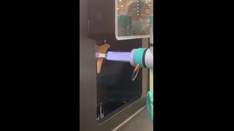 Робот перфекционист мороженое должно быть идеальным!