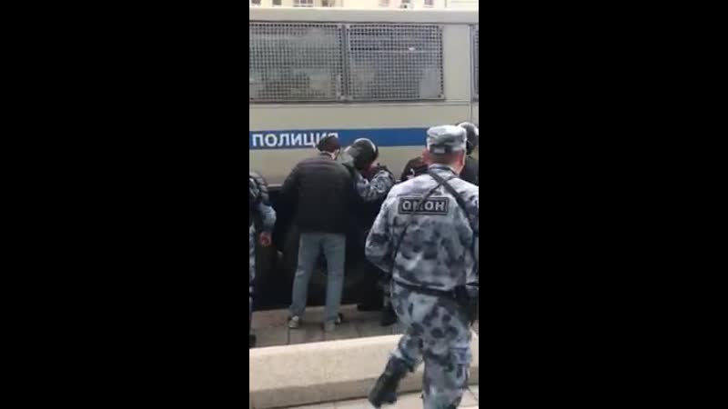 Экс командир киевского "беркута" кусюк разгоняет демонстрации в москве