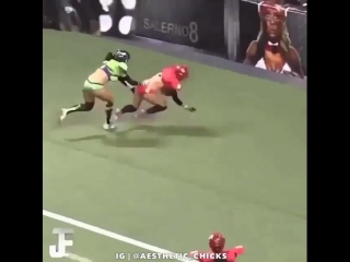 Горячие девушки сражаются за победу, не порно, секси, сиськи, попка