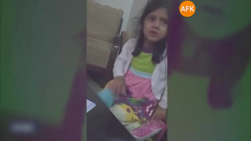 Ödevlerini annesine yıkmaya çalışan tatlı kızın dramı
