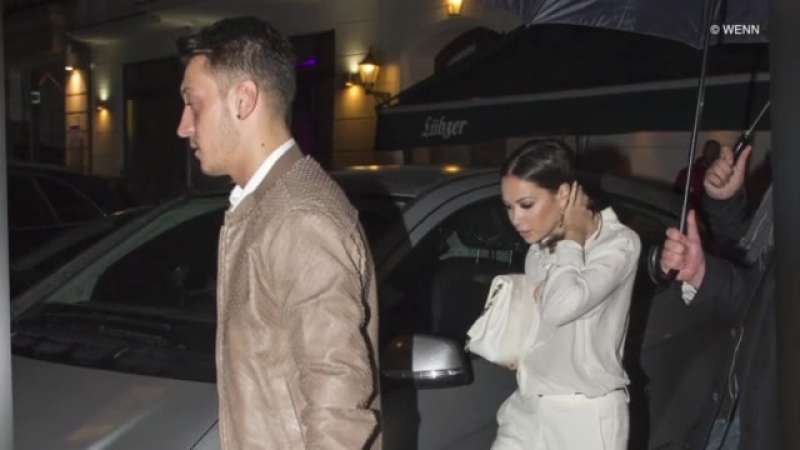 Mesut özil mandy capristo privat beim dinner date erwischt! from celebrity news ag on vimeo
