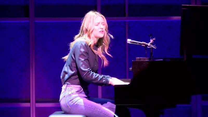 Мелисса бенойст поет превью к мюзиклу "beautiful"