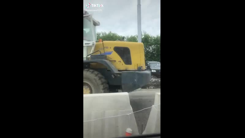 Закрыли рынок, люди торгуют с машин оккупация руси наркоманами