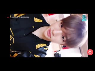 Selca time with hyunjin ✨