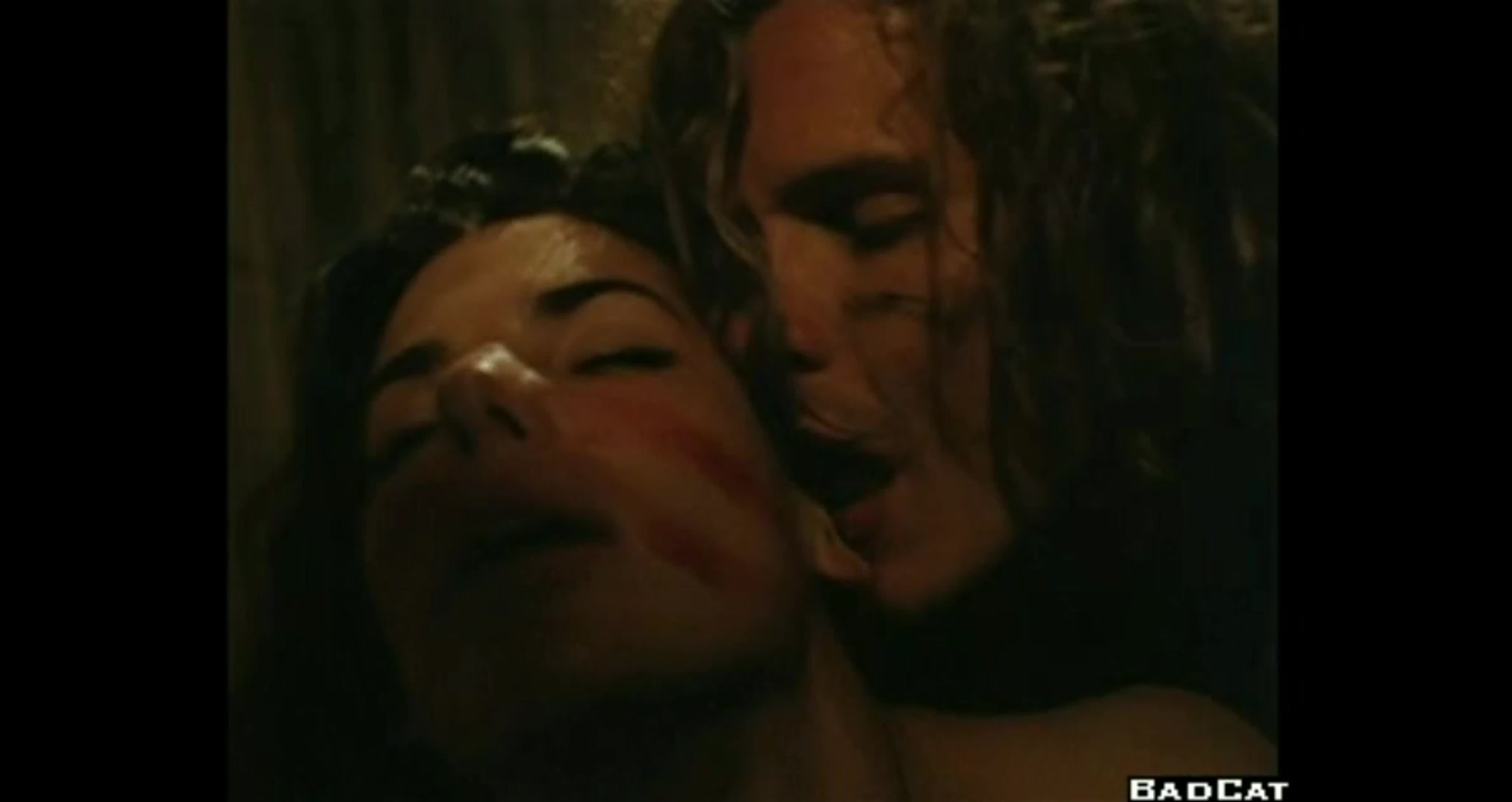 Мас және жалаңаш жезөкшелердің суреттері