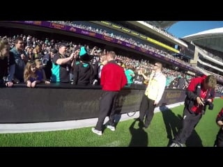 Jordan henderson goes for a walkabout at the oval in adelaide