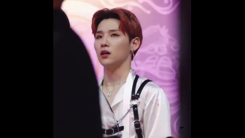 200104 골든디스크 깜짝이야!!!!ㅋㅋㅋㅋㅋ 에이비식스 전웅 웅이 ab6ix 웅 jeonwoong @ab6ix members