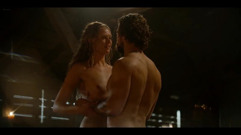 Фрида густавссон (frida gustavsson hot scenes in "vikings valhalla" s01 2022)