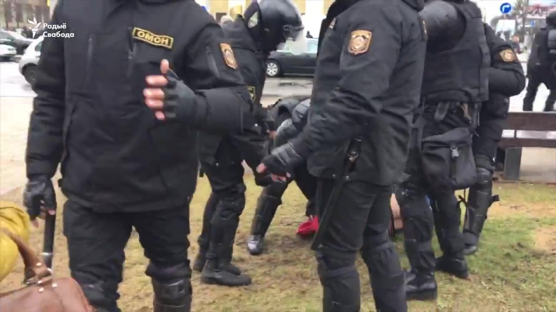 Амап жорстка зьбівае людзей у менску