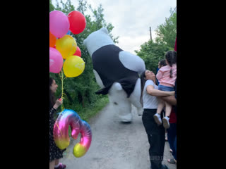 Племянница сразу поняла, что дядя пришёл в гости не просто так ...