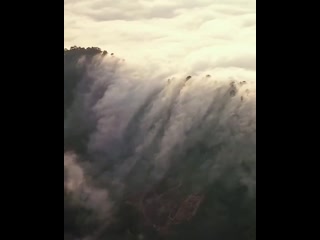 Водопад из облаков в провинции пхангнга на юге таиланда