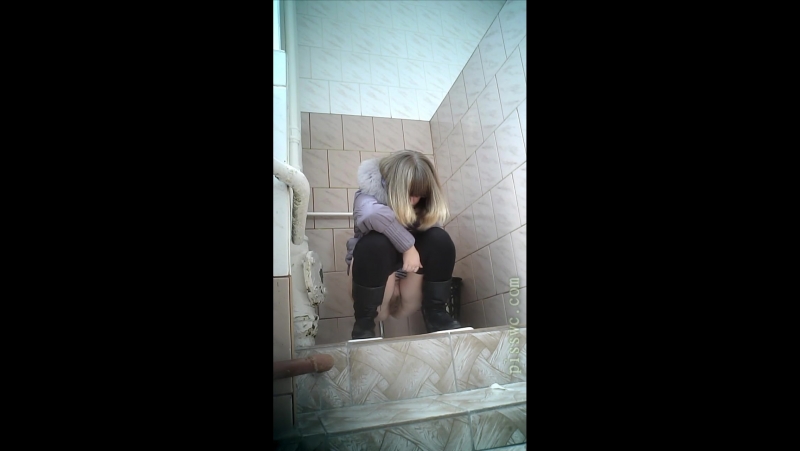 Скрытая камера в русском женском туалете (HD ВИДЕО)