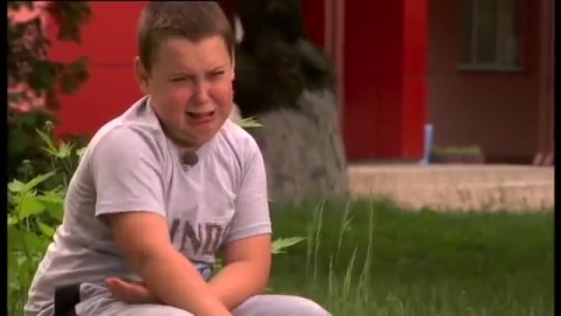 Плачущий мальчик из 'кохана, ми вбиваємо дітей' mp4