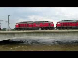 5 ludmillas sichern brucke im hochwasser 2013 in dresden (mit abfahrt als lokzug)