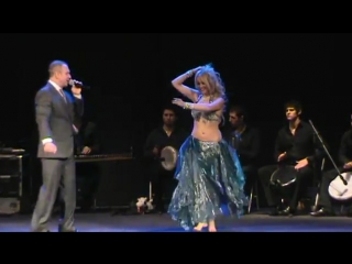 Isis acompañada de tony mouzayek y la orquesta oriente de chile