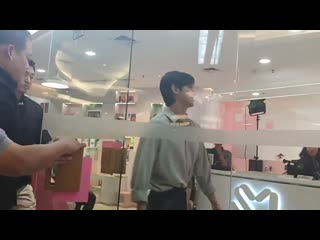 200221 юнхо и чанмин в офисе sm в fx sudirman в джакарте