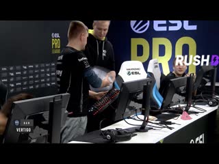 Tabsen spilling coffee on his keyboard